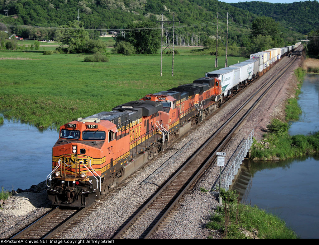 BNSF 7671